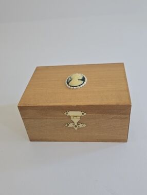 Vintage Decorative Jewelry Wooden Box With Black White Cameo